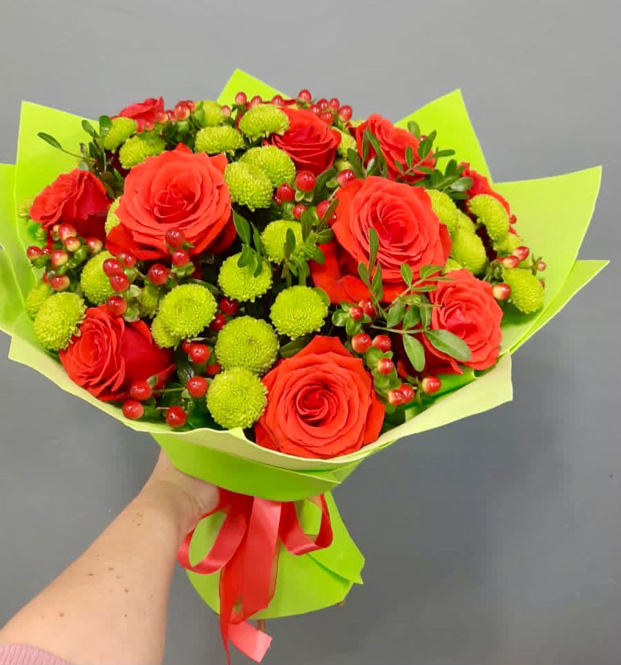 Букет цветов из: Хризантемы и Розы в Струнино