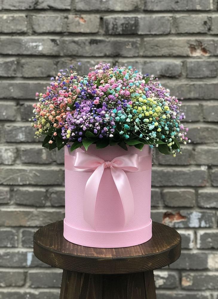 Цветочная композиция из Гипсофила и Розы в шляпной коробке в Струнино