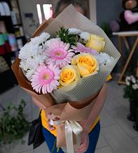 Букет цветов из:  Герберы, Розы и Хризантемы в Струнино