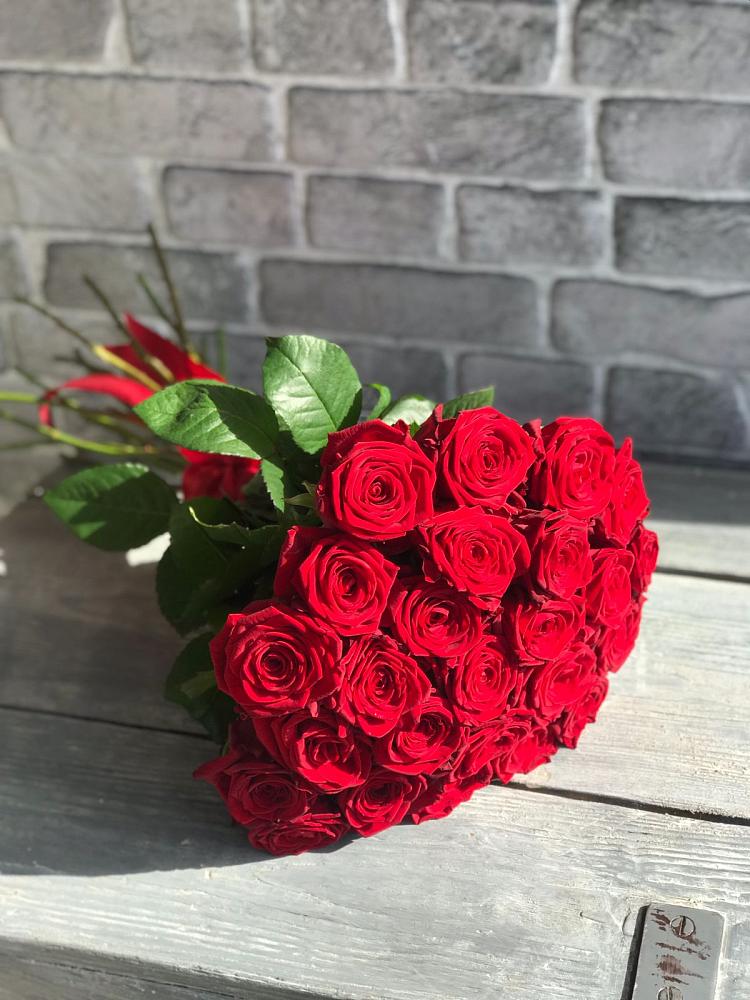 Букет Красные розы Фридом в Струнино