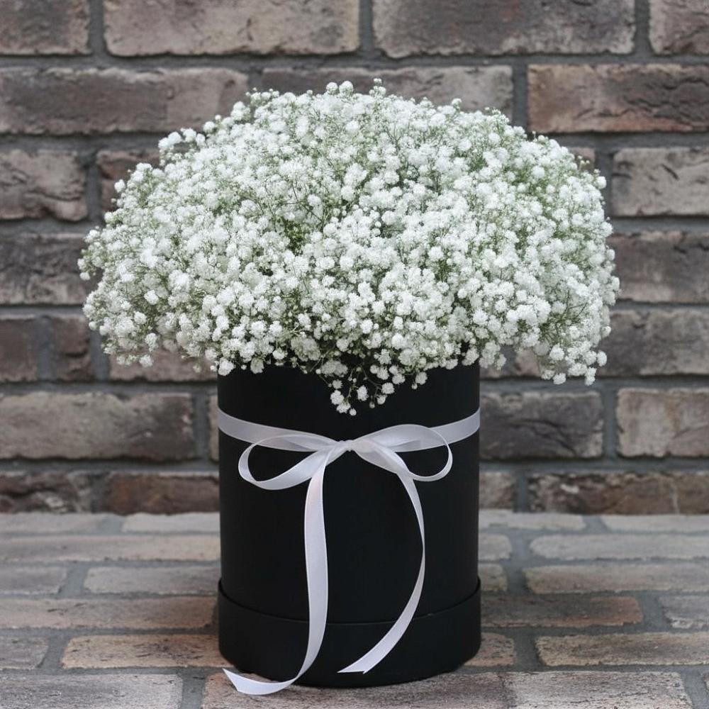 Цветочная композиция из Гипсофила в шляпной коробке в Струнино