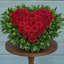 Цветочная композиция из Розы в виде сердца в Струнино