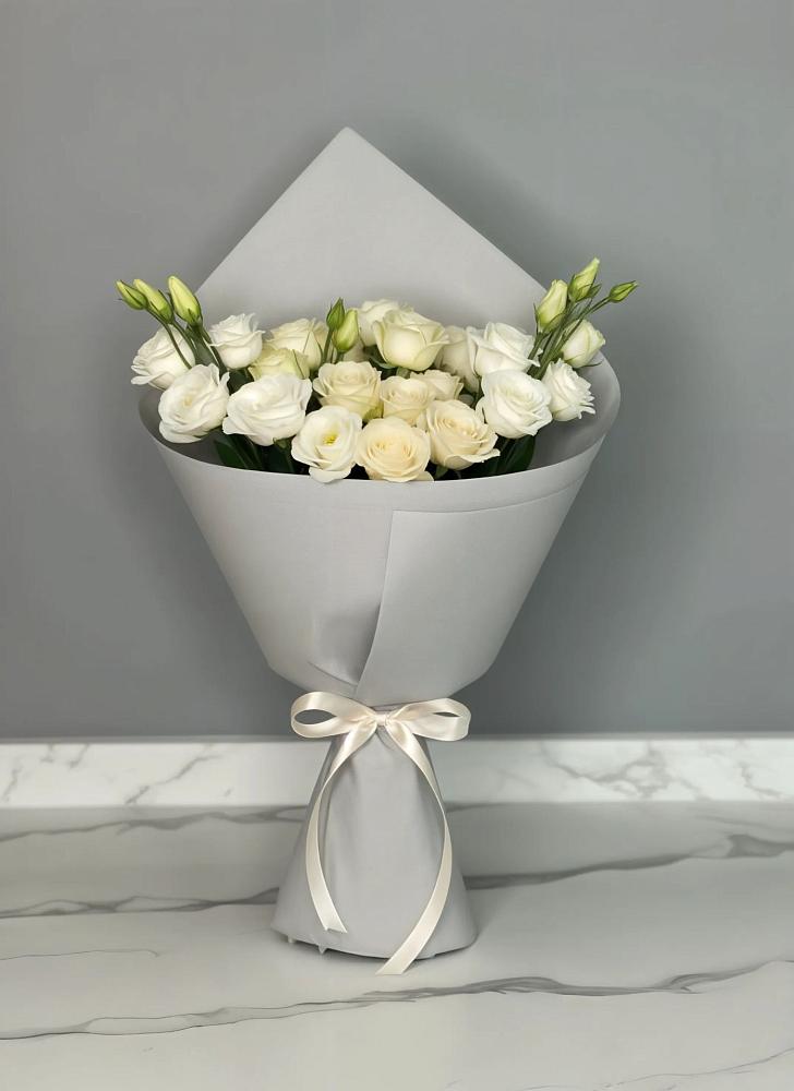 Букет цветов из: Розы и Лизиантусы в Струнино