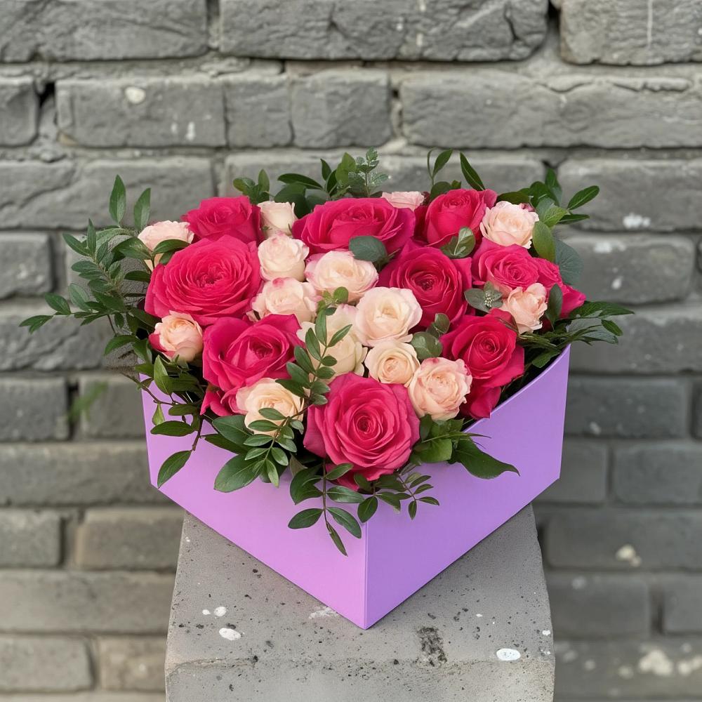 Цветочная композиция из Розы в коробке в Струнино