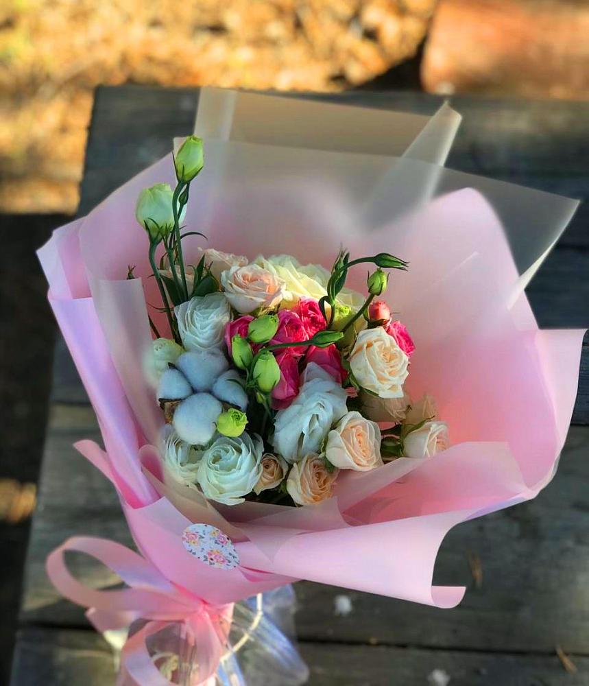 Букет цветов из: Розы и Лизиантусы в Струнино