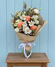 Букет цветов из:  Альстромерии, Лизиантусы, Розы и Хризантемы в Струнино