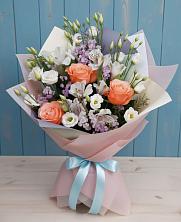 Букет цветов из:  Лизиантусы, Розы, Альстромерии и Гипсофила в Струнино