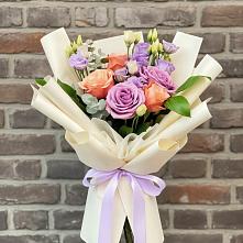 Букет цветов из:  Лизиантусы и Розы в Струнино