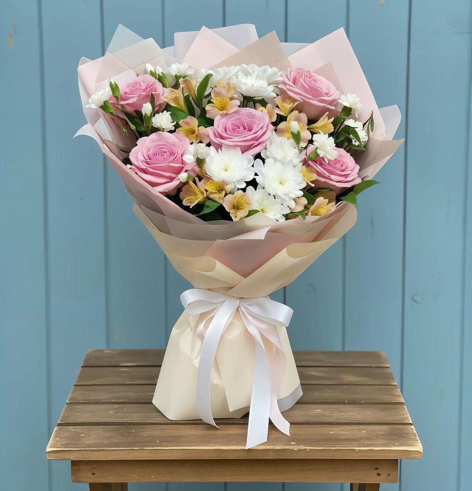 Букет цветов из: Гвоздики, Орхидеи и Розы в Струнино