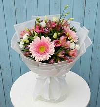 Букет цветов из:  Герберы, Альстромерии и Лизиантусы в Струнино