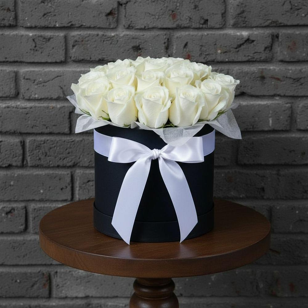 Цветочная композиция из Розы в шляпной коробке в Струнино