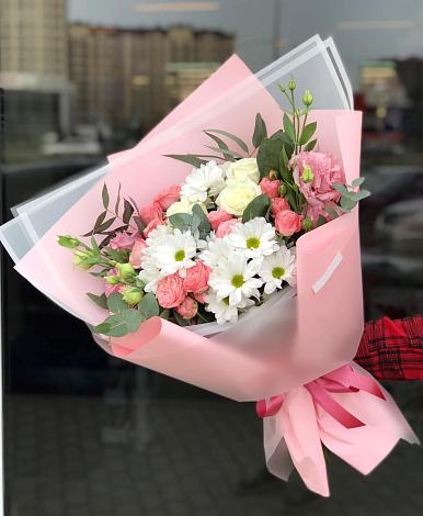 Букет цветов из: Розы, Лизиантусы и Хризантемы в Струнино