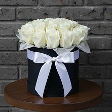 Цветочная композиция из Розы в шляпной коробке в Струнино