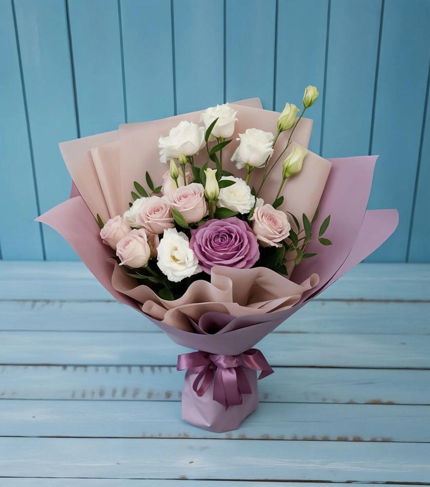 Букет цветов из: Розы и Лизиантусы в Струнино